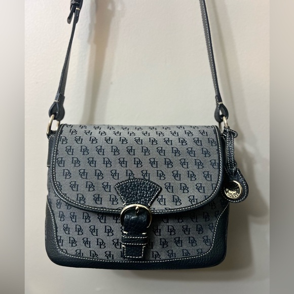 Dooney &Bourke Elegant Black Patterned Crossbody Bag - Picture 13 of 13